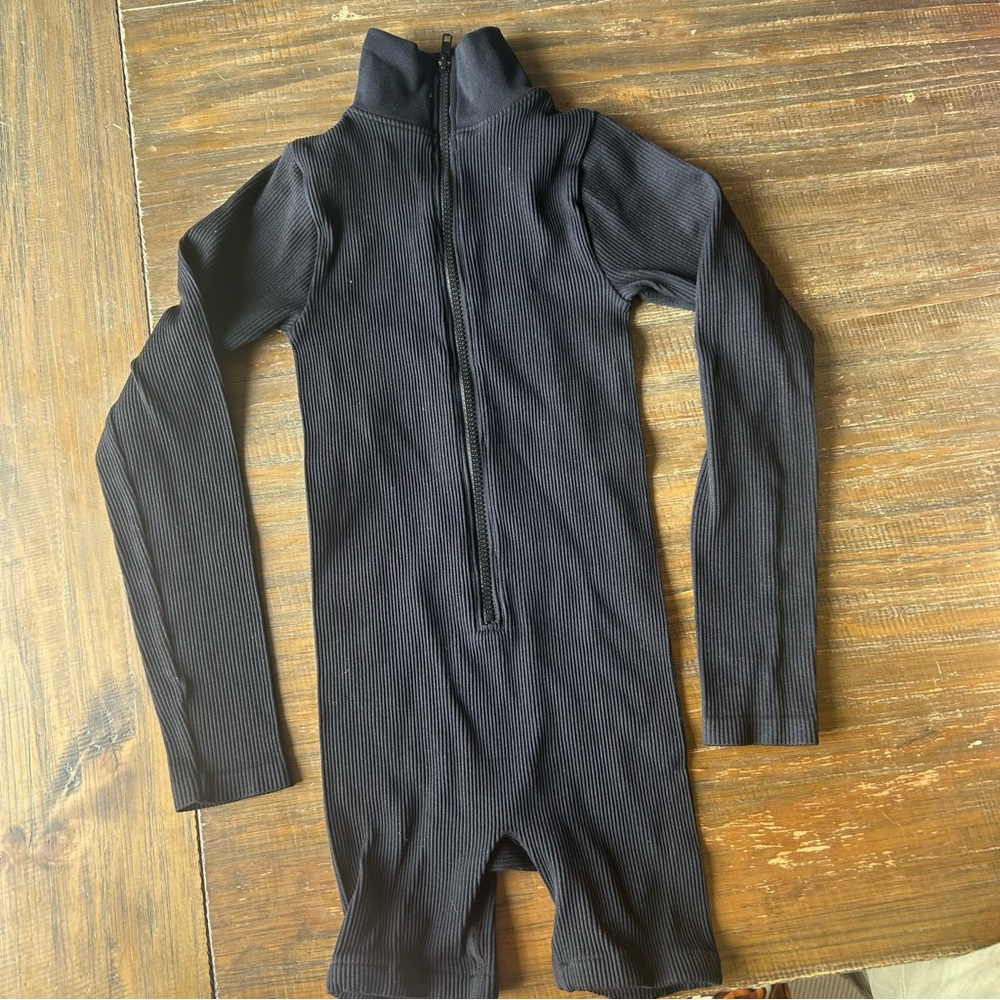 PrettyLittleThing Black Ribbed Long Sleeve Zip Front Romper XS